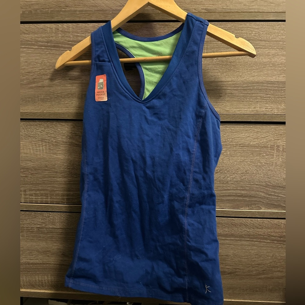 Fitted workout tank